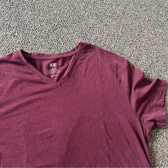 H&M Maroon Slim Fit Short-Sleeve V-Neck Lightweight Cotton T-Shirt Casual Top L - Picture 11 of 16